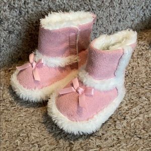 🚨5 for $25🚨Carter’s baby boots size S